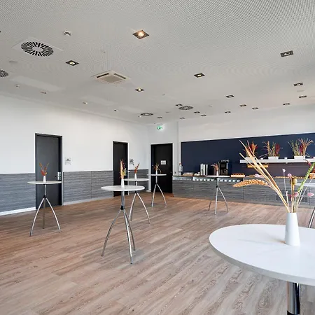 Intercityhotel Hamburg Dammtor-3